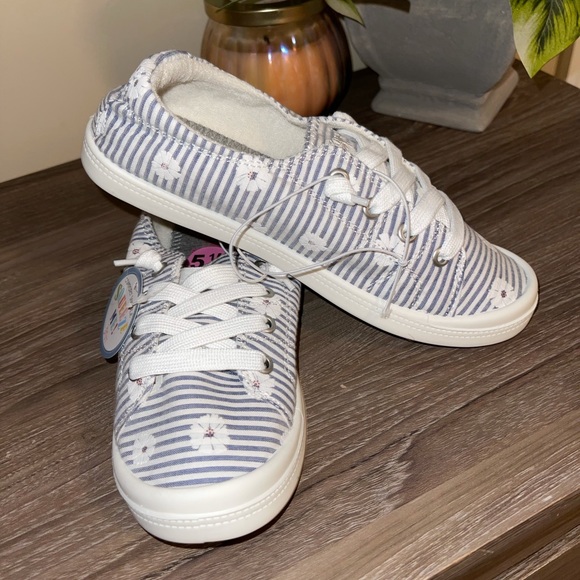 Woman’s Jellypop striped / white floral sneaker - Picture 13 of 13
